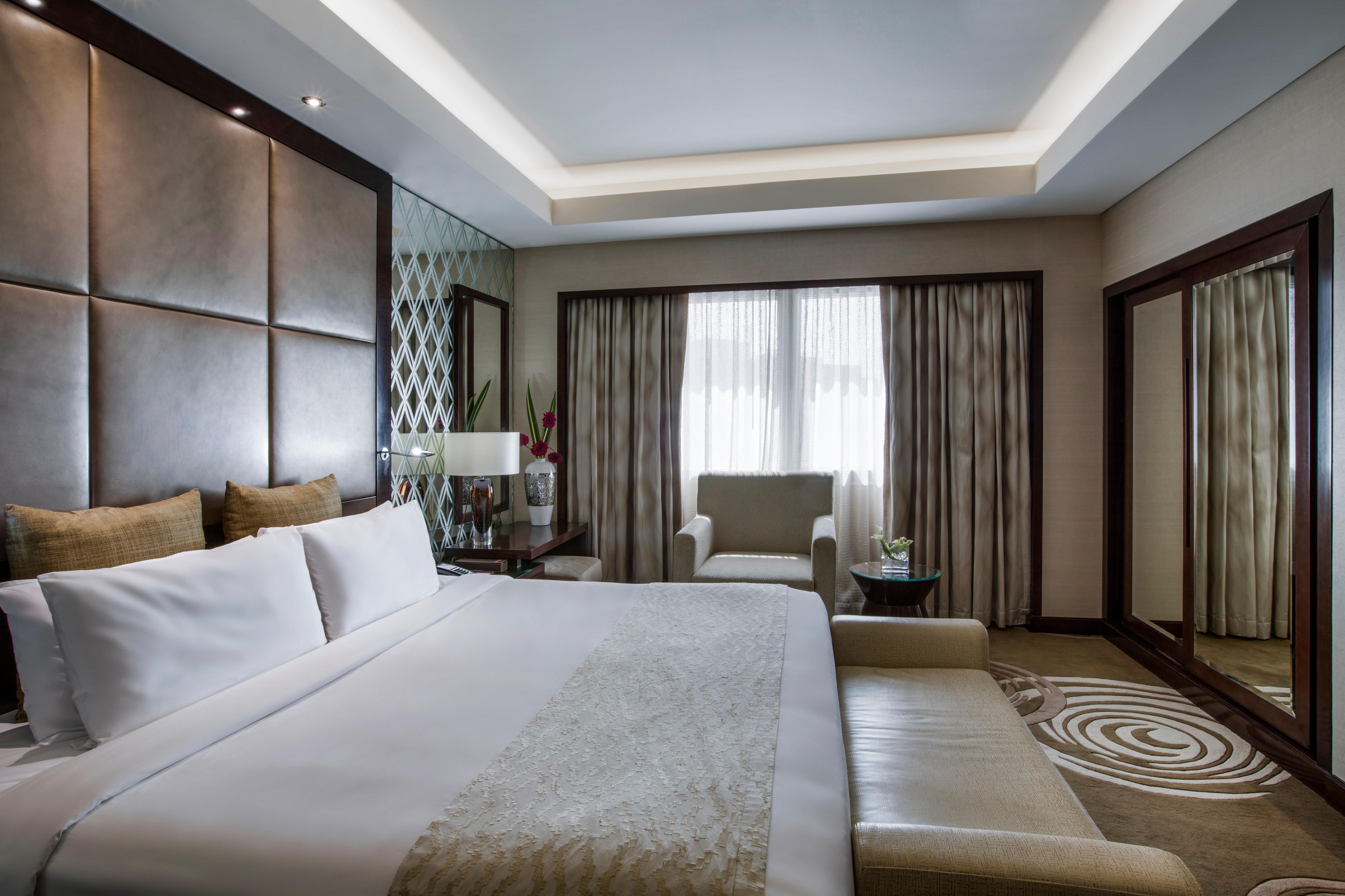 คราวน์ พลาซา ดูไบ เดรา Hotel ภายนอก รูปภาพ A bedroom at the Taj Mahal Palace