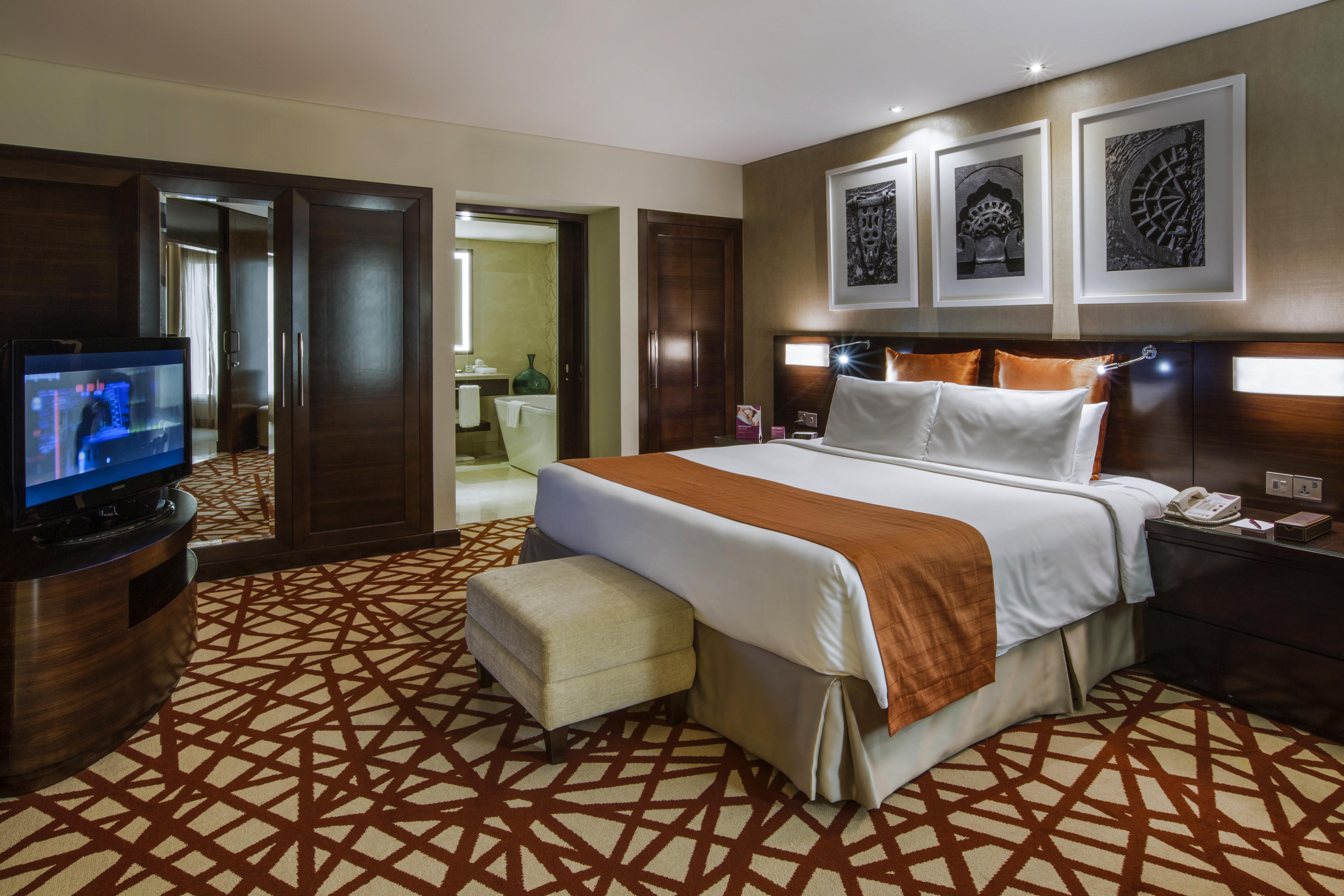 คราวน์ พลาซา ดูไบ เดรา Hotel ภายนอก รูปภาพ A bedroom at the hotel