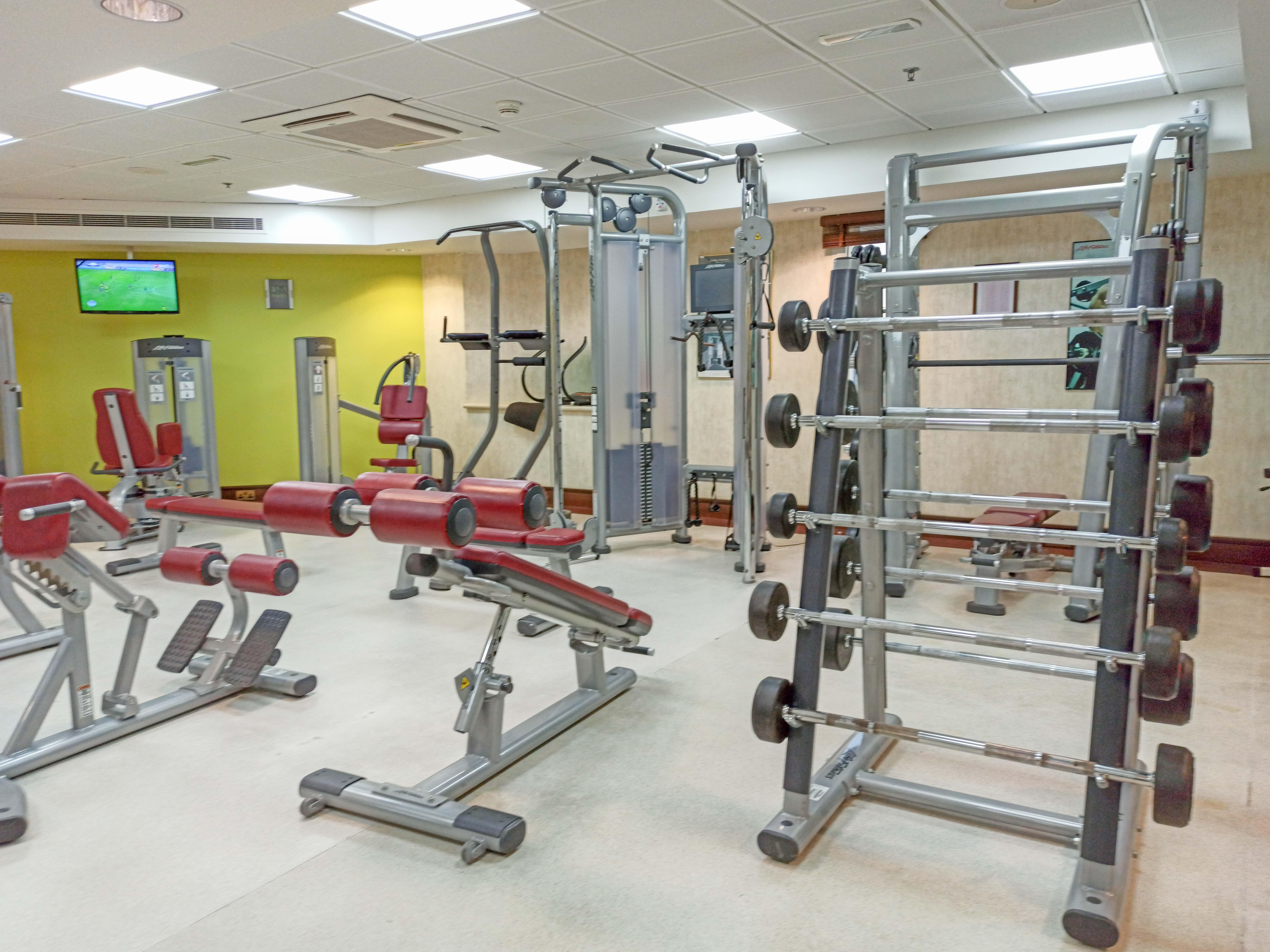คราวน์ พลาซา ดูไบ เดรา Hotel ภายนอก รูปภาพ The gym at the hospital