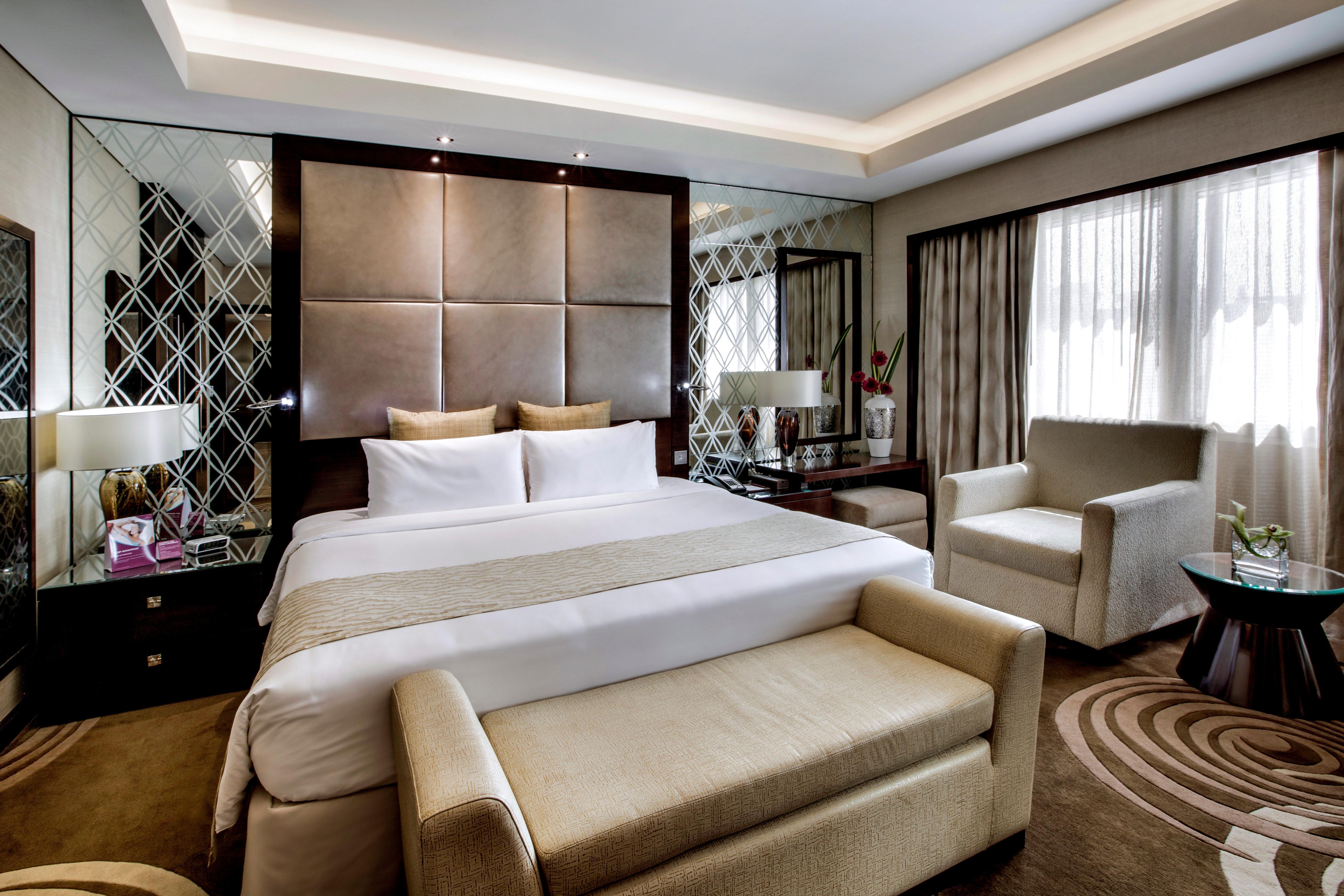 คราวน์ พลาซา ดูไบ เดรา Hotel ภายนอก รูปภาพ A bedroom at the Taj Mahal Palace, Mumbai