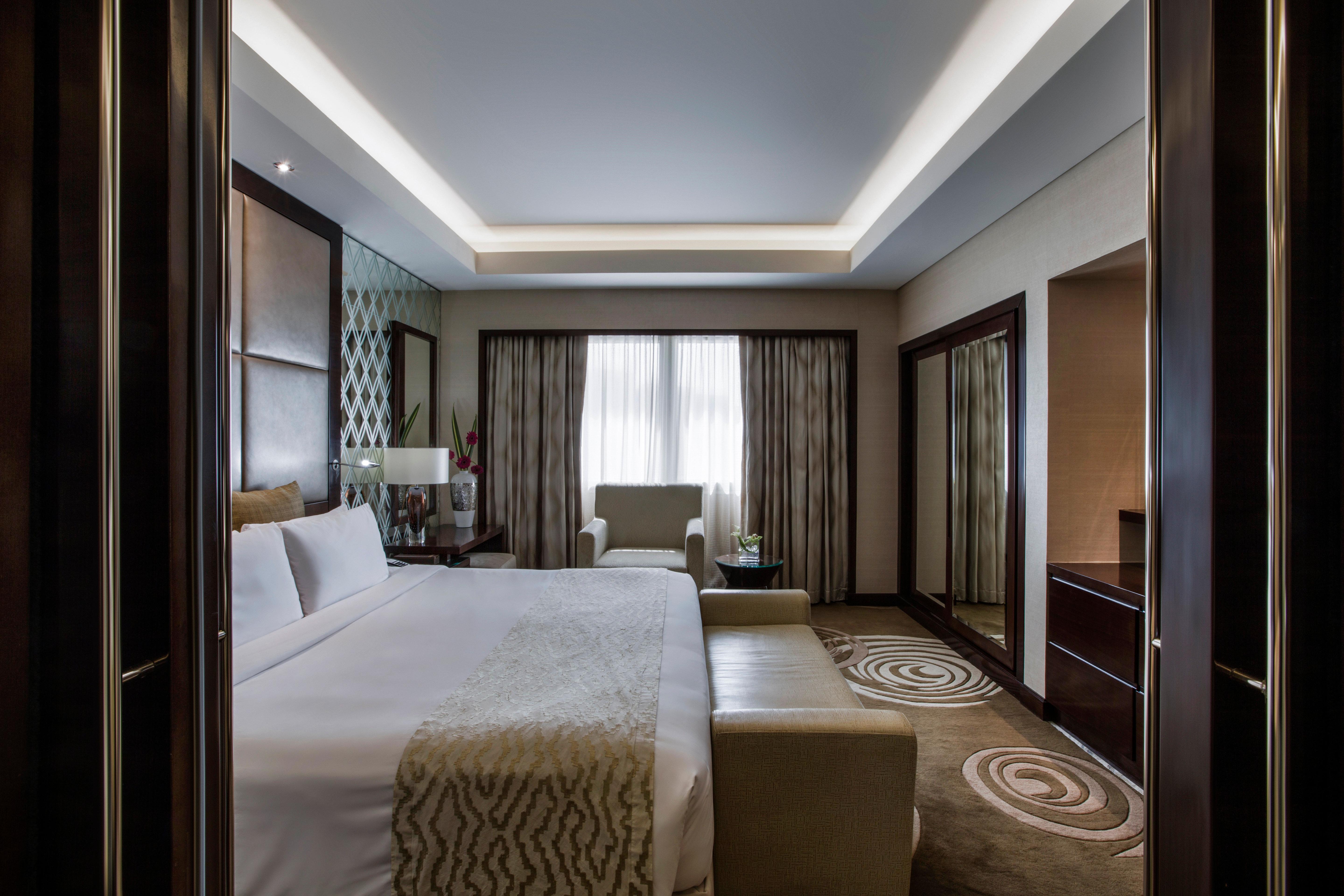 คราวน์ พลาซา ดูไบ เดรา Hotel ภายนอก รูปภาพ A bedroom at the hotel