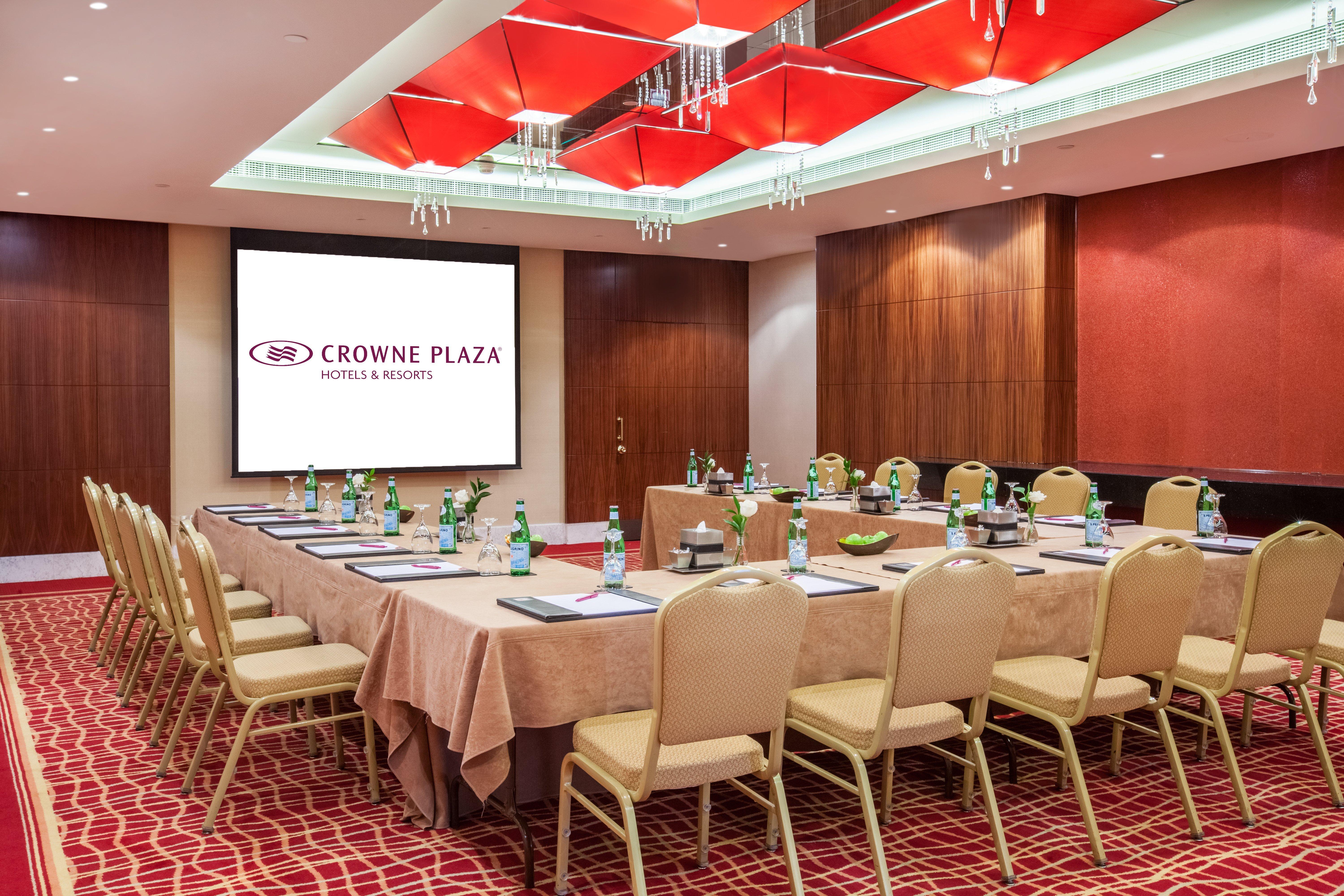 คราวน์ พลาซา ดูไบ เดรา Hotel ภายนอก รูปภาพ Meeting room