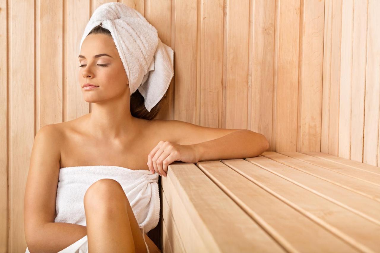 คราวน์ พลาซา ดูไบ เดรา Hotel ภายนอก รูปภาพ Sauna bathing
